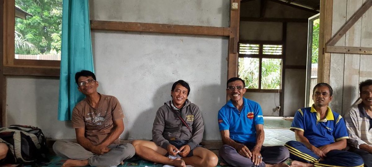 Trainer met een groep boeren in West-Kalimantan